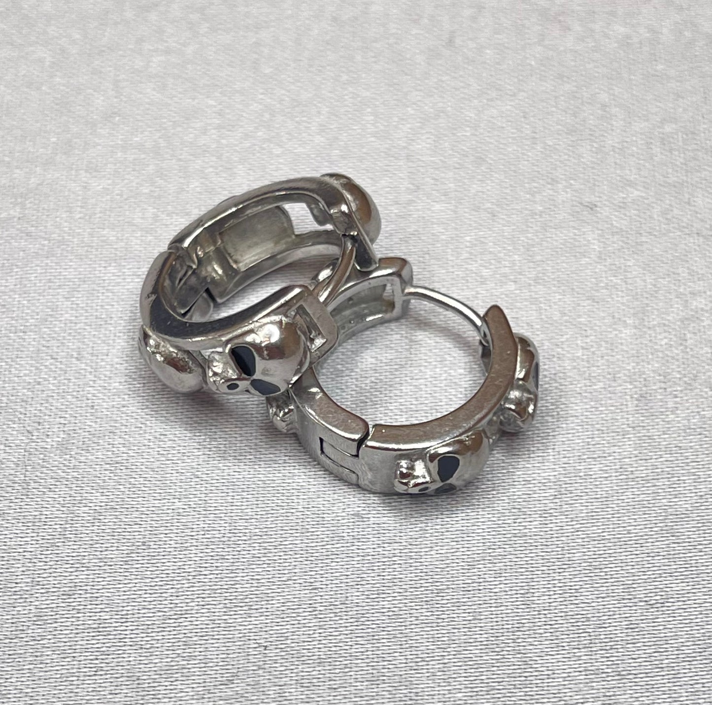 SKULL MINI HOOPS