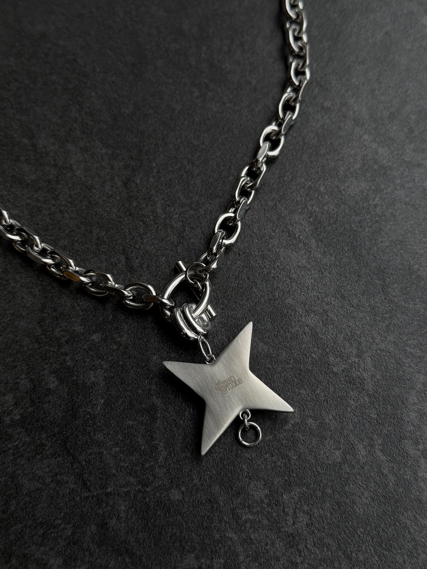 THE BLADE NECKLACE