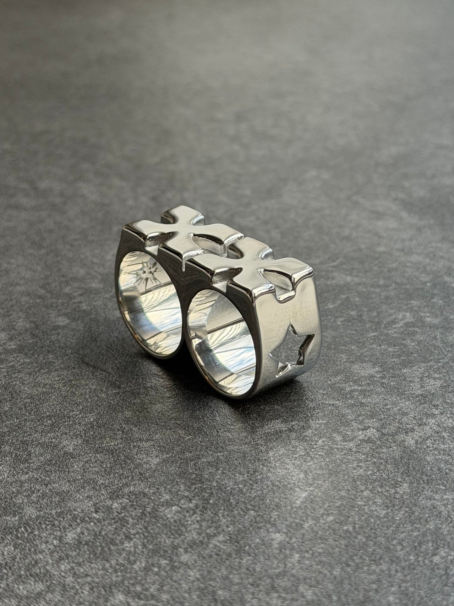 KNUCKLE SANDWICH RING
