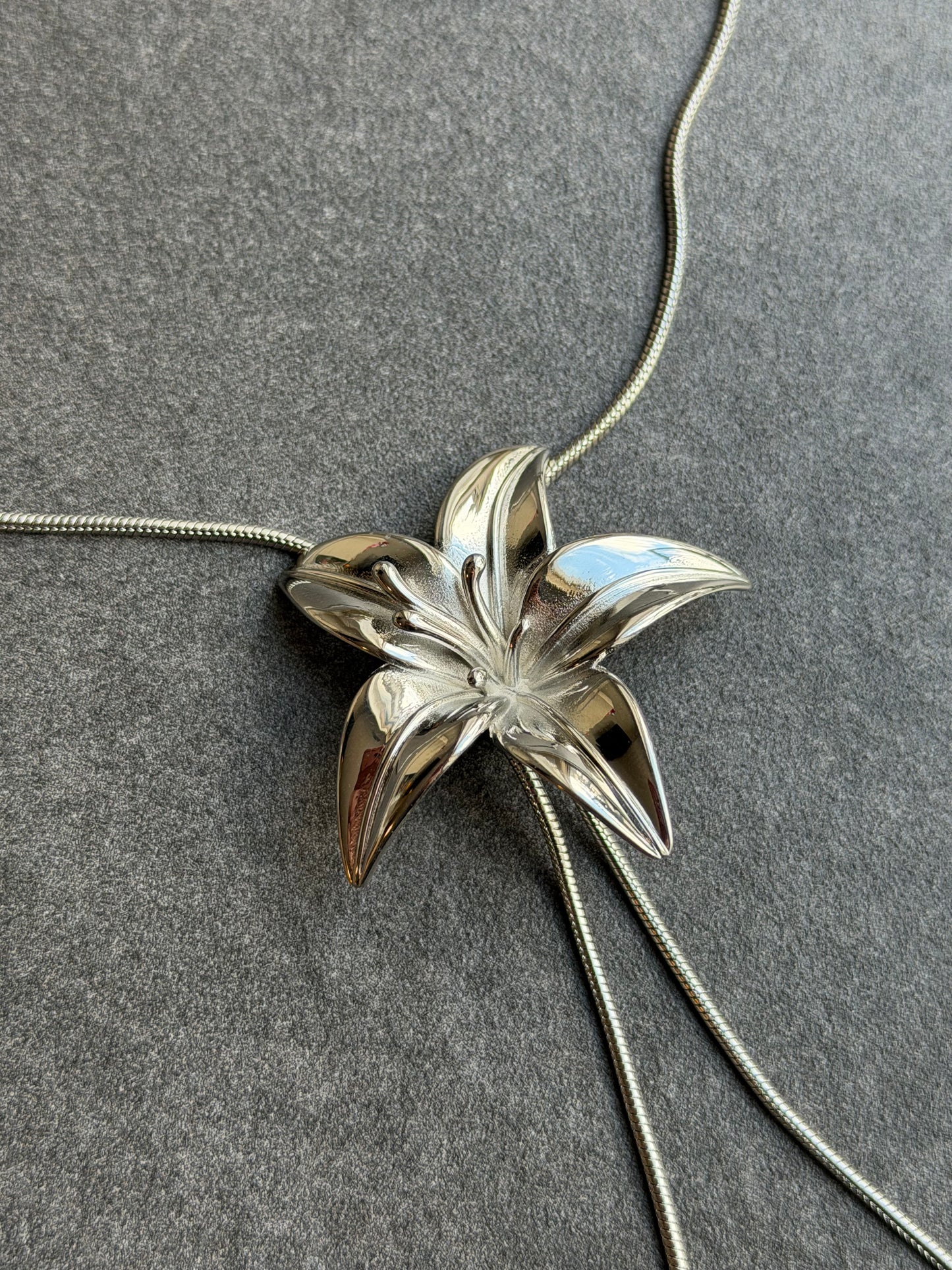 LIQUID LILY BOLO