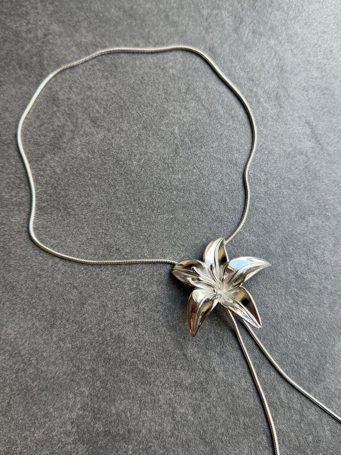 LIQUID LILY BOLO