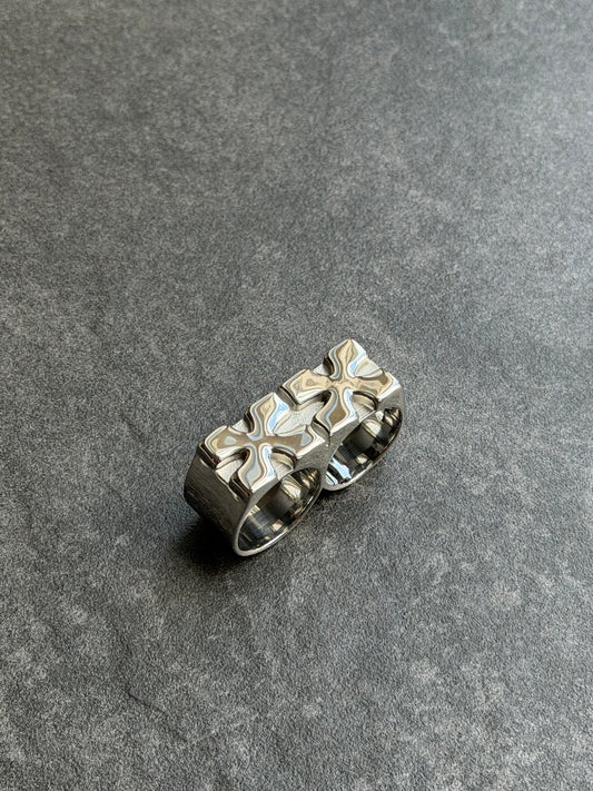 KNUCKLE SANDWICH RING