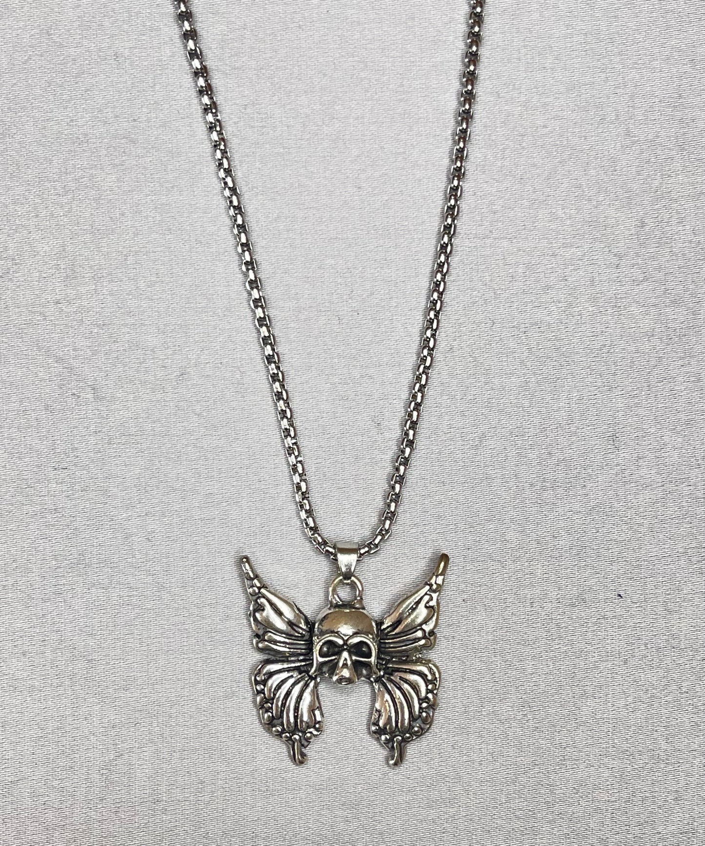 BUTTERFLY SKULL CHAIN