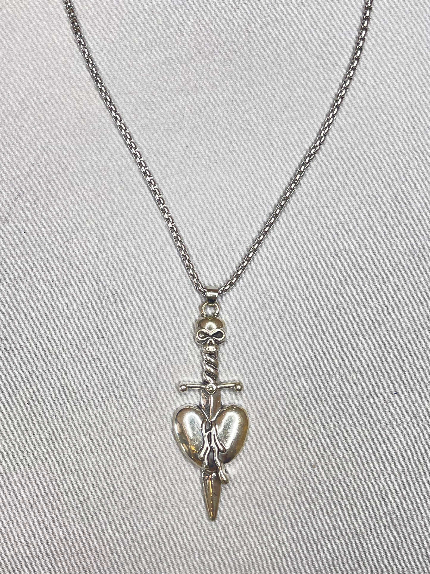 DAGGER HEART CHAIN