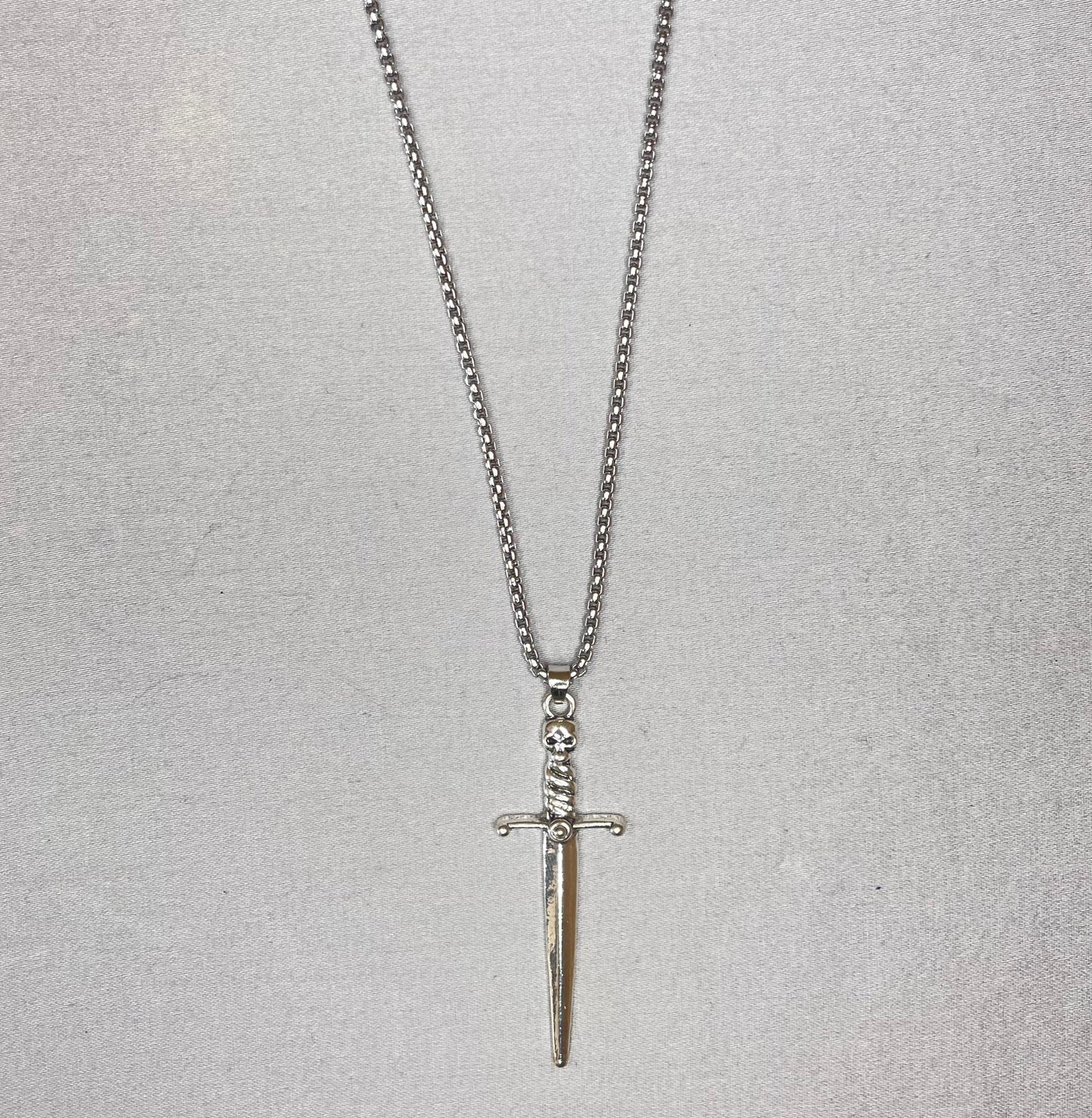 SKULL DAGGER CHAIN