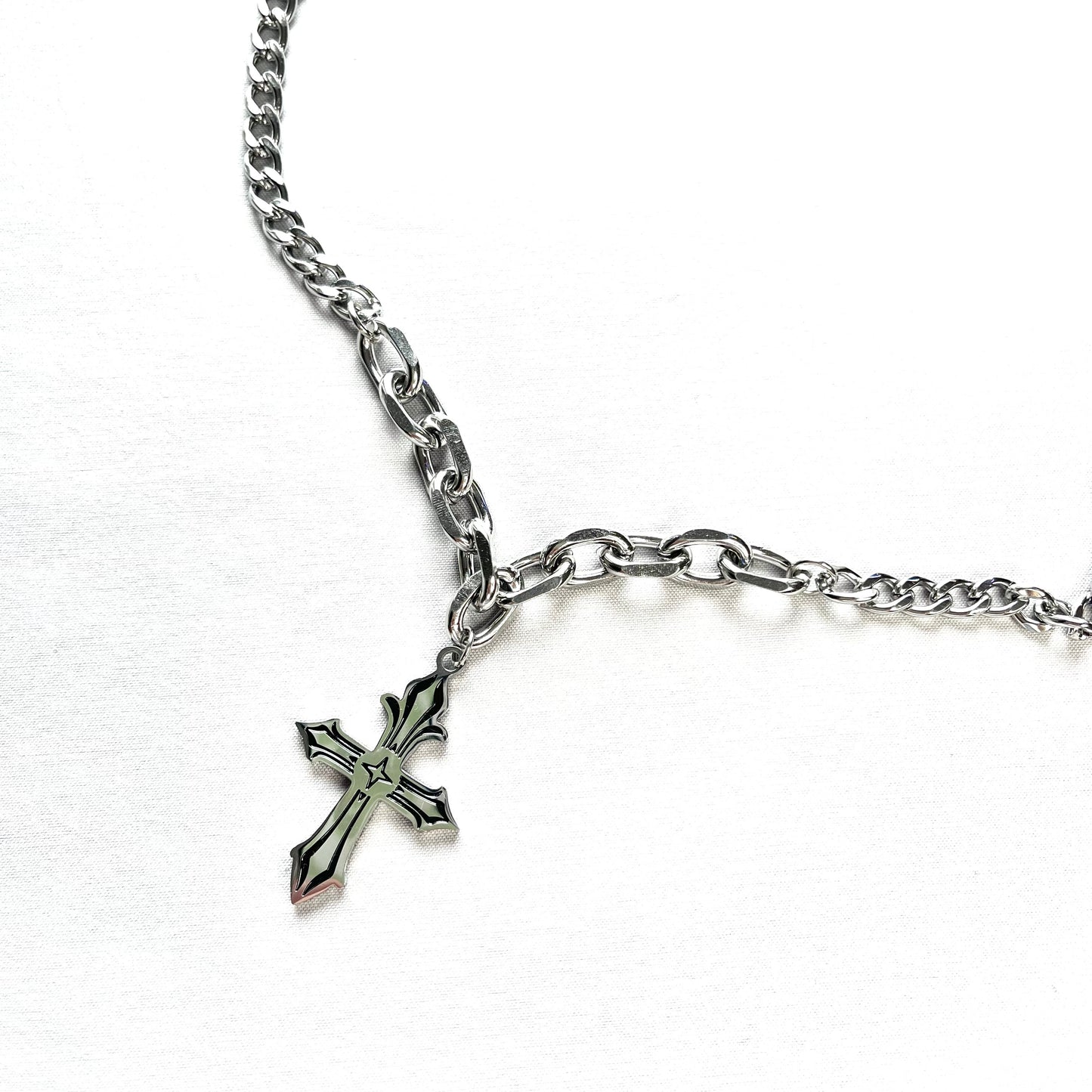 AMULET CROSS CHAIN