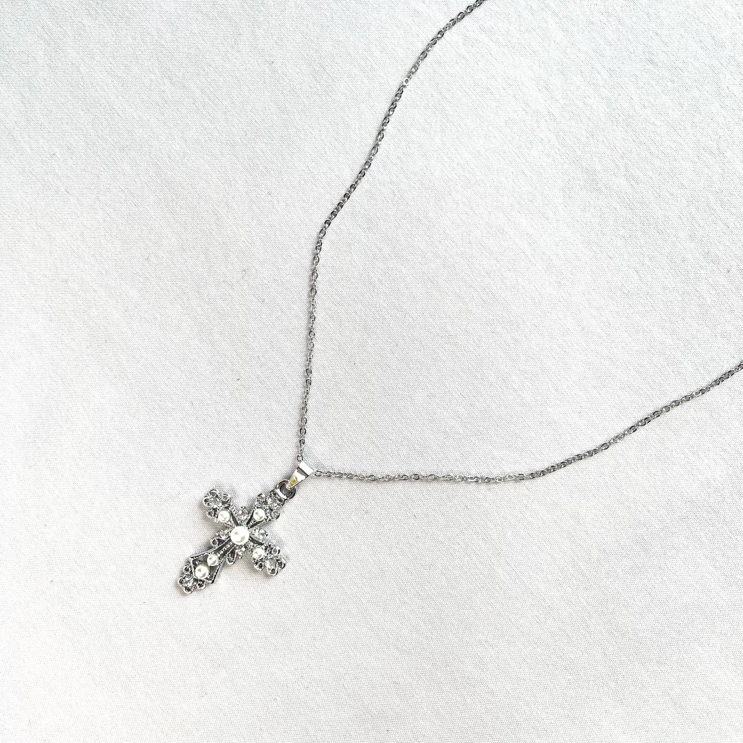 PEARL MINI CROSS NECKLACE